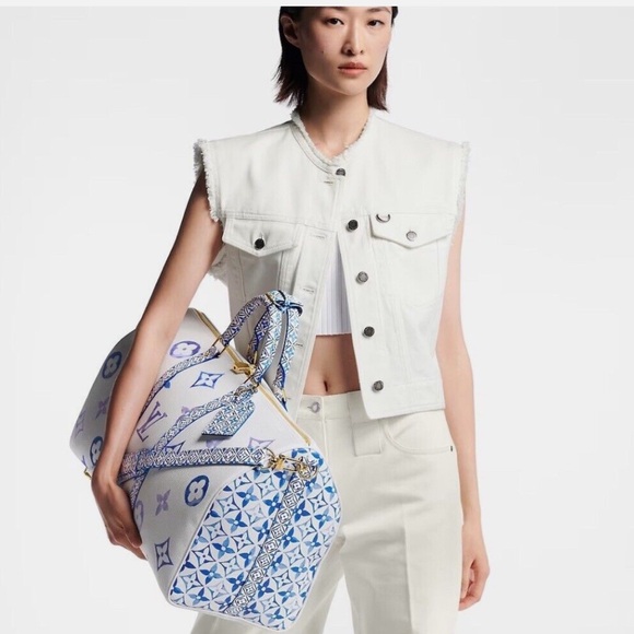 LV By The Pool Blue Tile Keepall Bandouliere 50 Travel Bag New - Picture 2 of 6